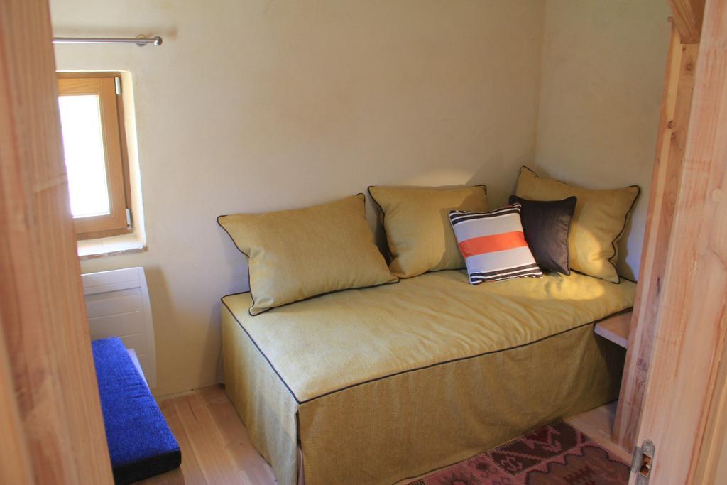 Hôtel Hollyoaks Estate à Saint-Pons-la-Calm Chambre photo